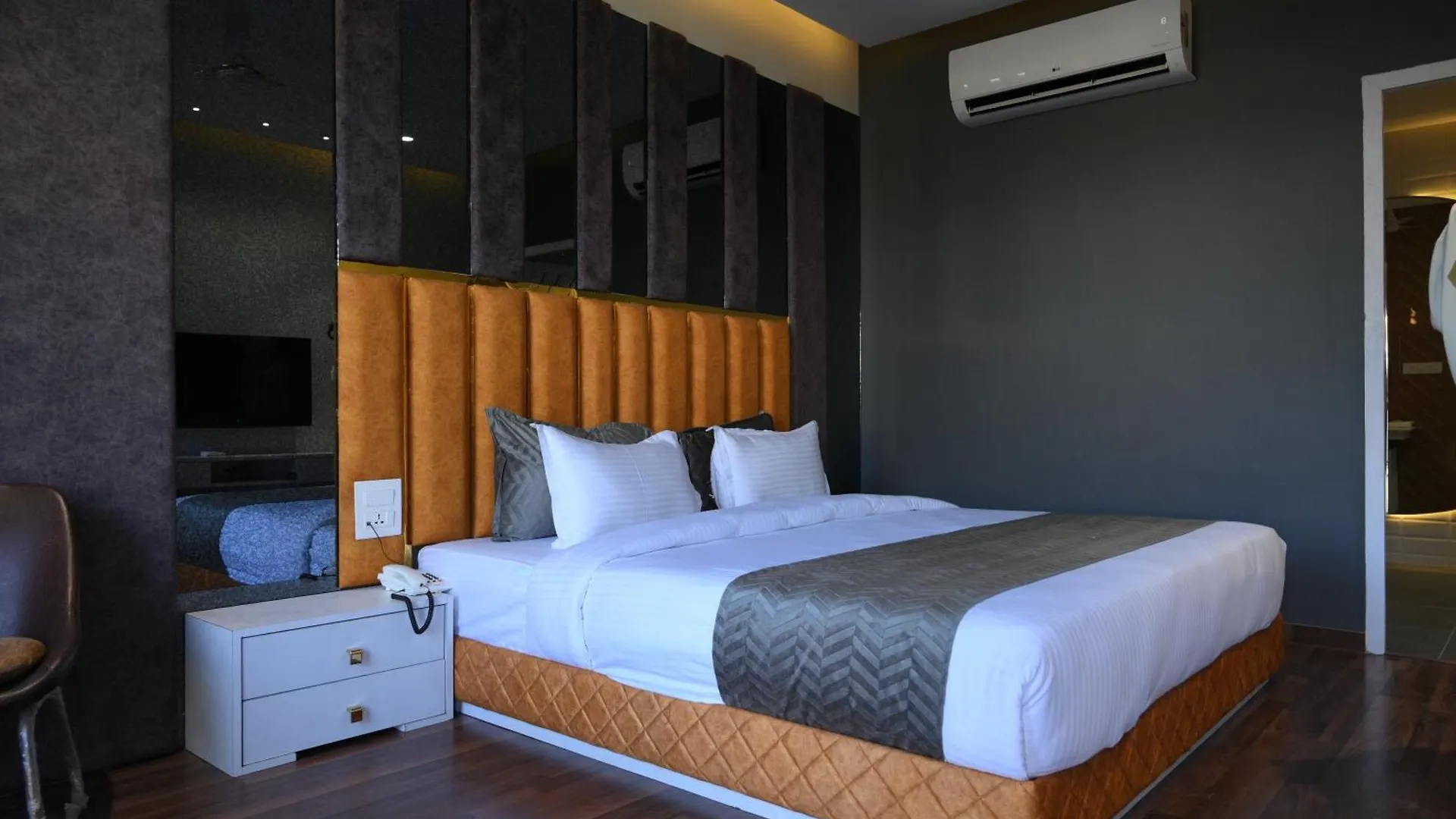 Hotel Parim Park Resort & Suites Udaipur