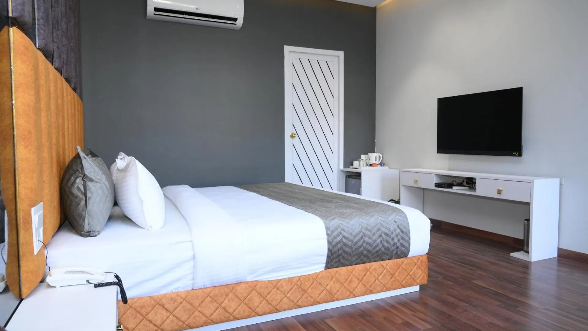 Parim Park Resort & Suites contacts